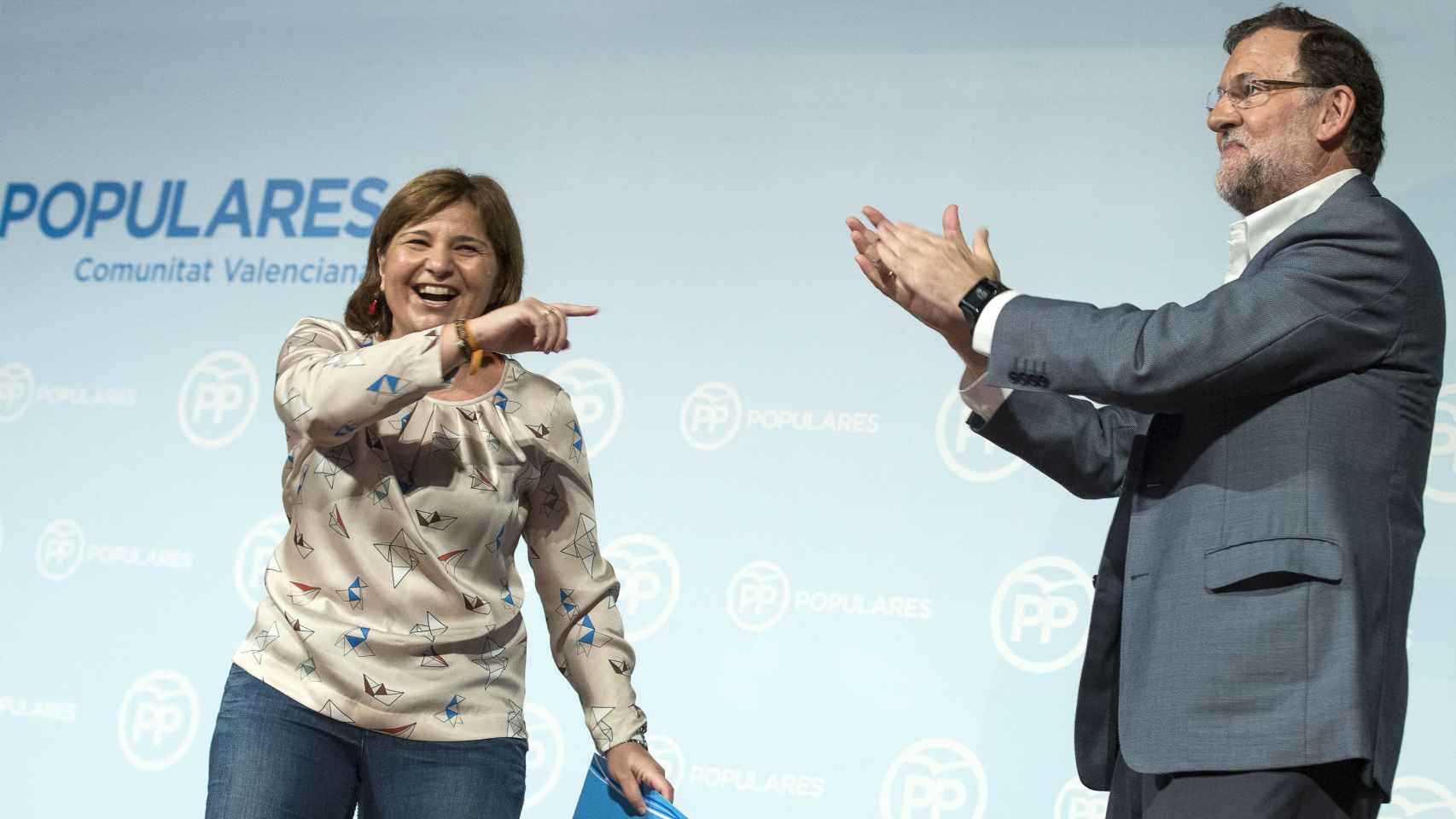 Rajoy, junto a Isabel Bonig, en el acto de Valencia. / Efe