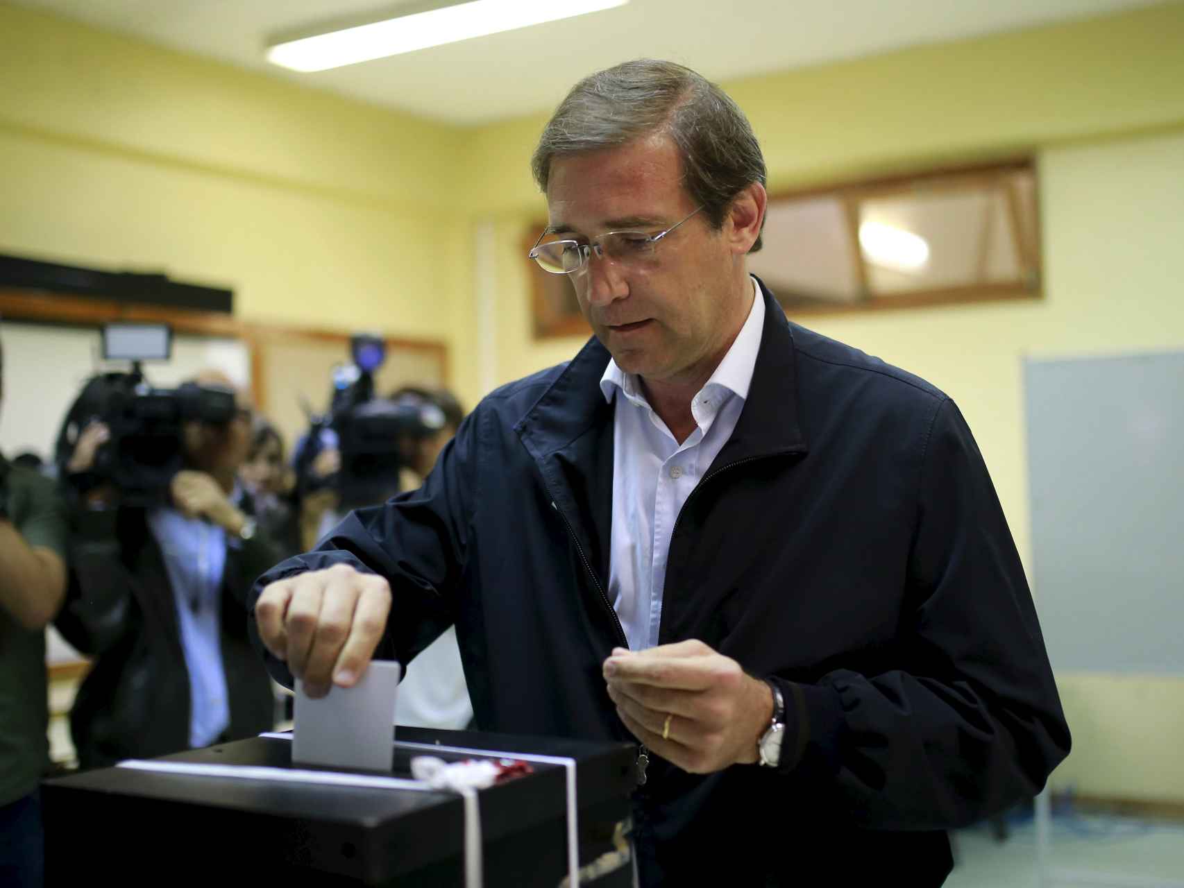 El primer ministro luso, Pedro Passos Coelho, en las urnas.
