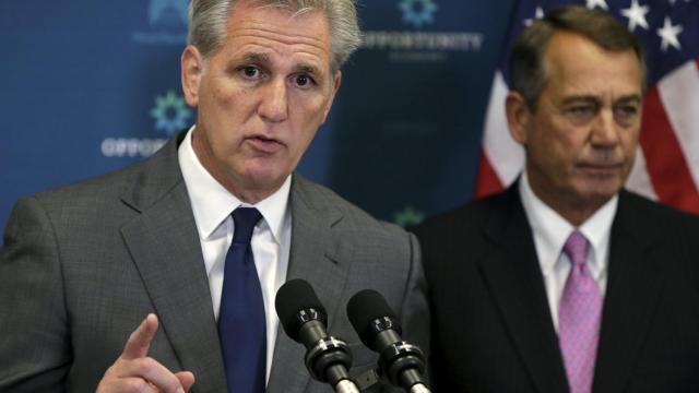 El excandidato a 'speaker' Kevin McCarthy y el actual ponente, John Boehner.