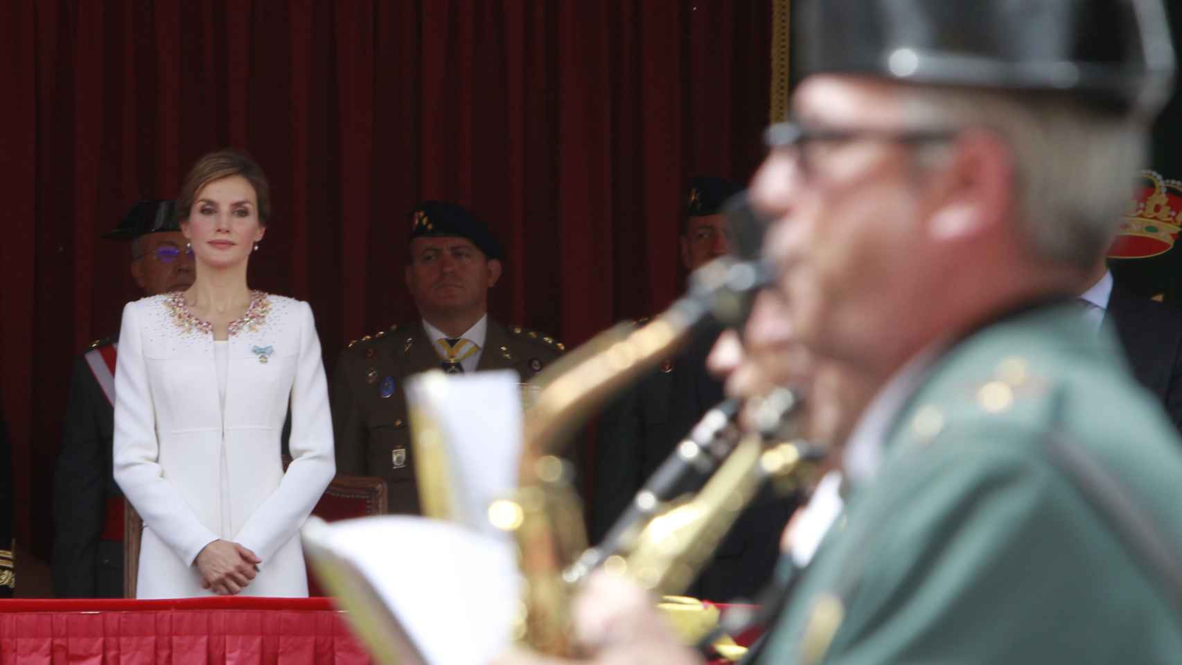Doña Letizia presidiendo un desfile militar