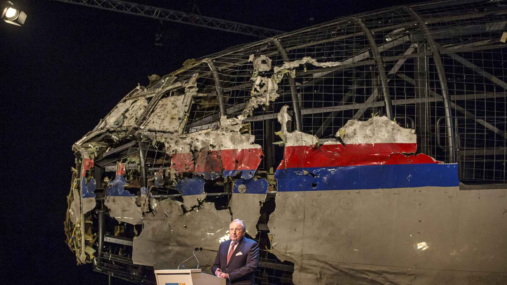 El presidente de la junta de seguridad holandesa, Tjibbe Joustra, presenta el informe final sobre la tragedia.