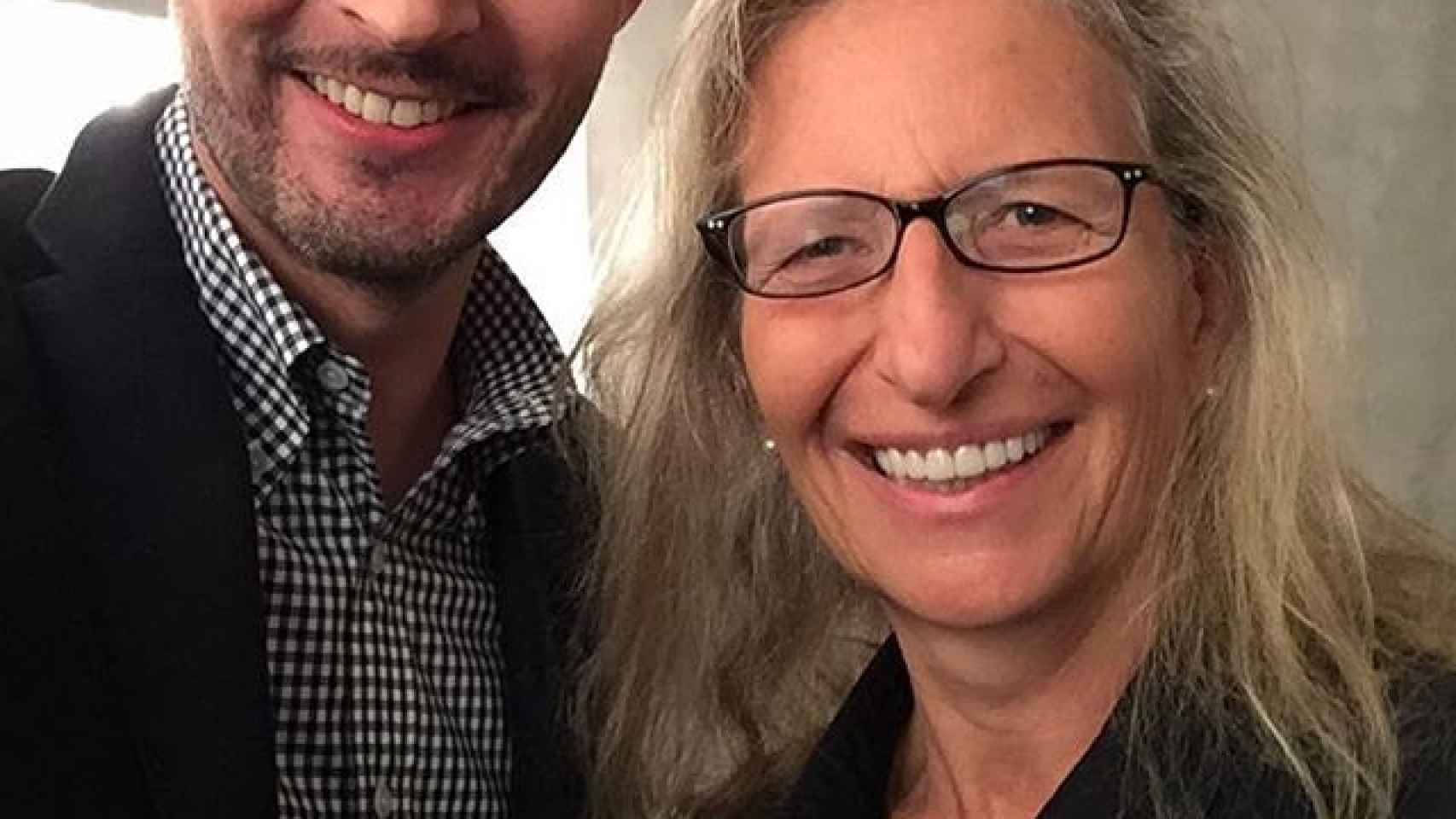 Kevin Systrom se hace un selfie con Annie Leibovitz