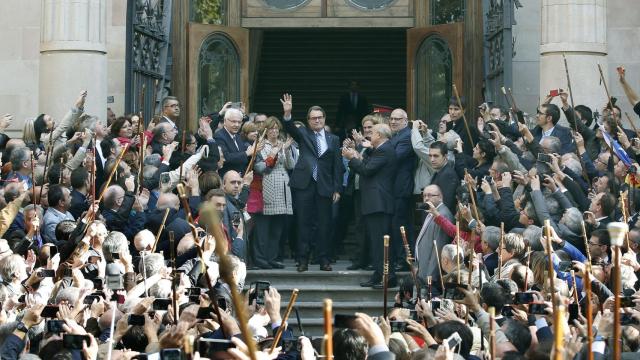 Mas saluda este jueves al salir del Palacio de Justicia tras declarar como imputado