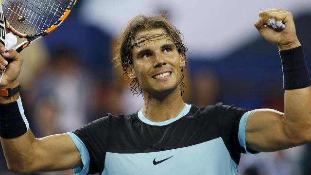 Nadal celebra su triunfo sobre Wawrinka en Shanghai.