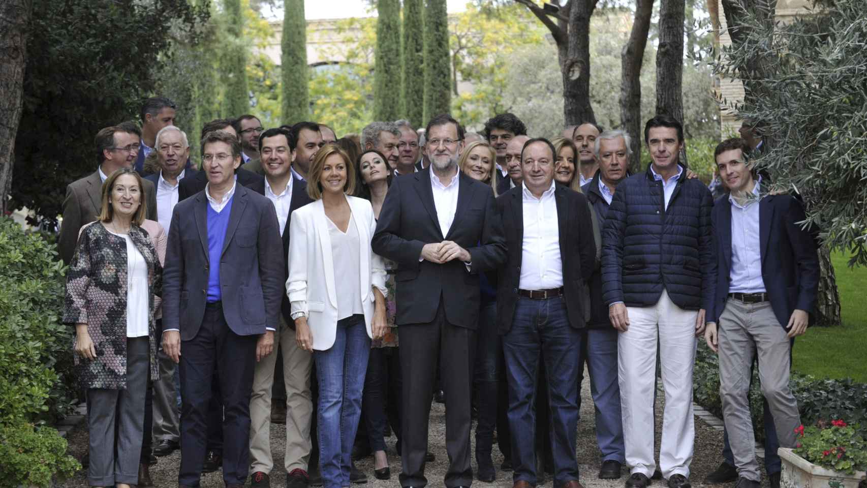 Rajoy posa junto a la cúpula del partido.