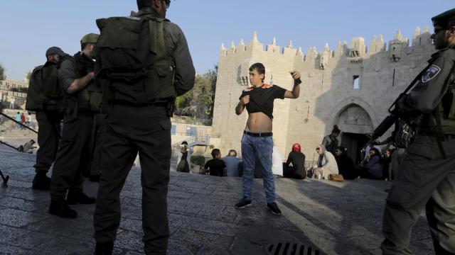 Registro ante la puerta de Damasco de la ciudad vieja.