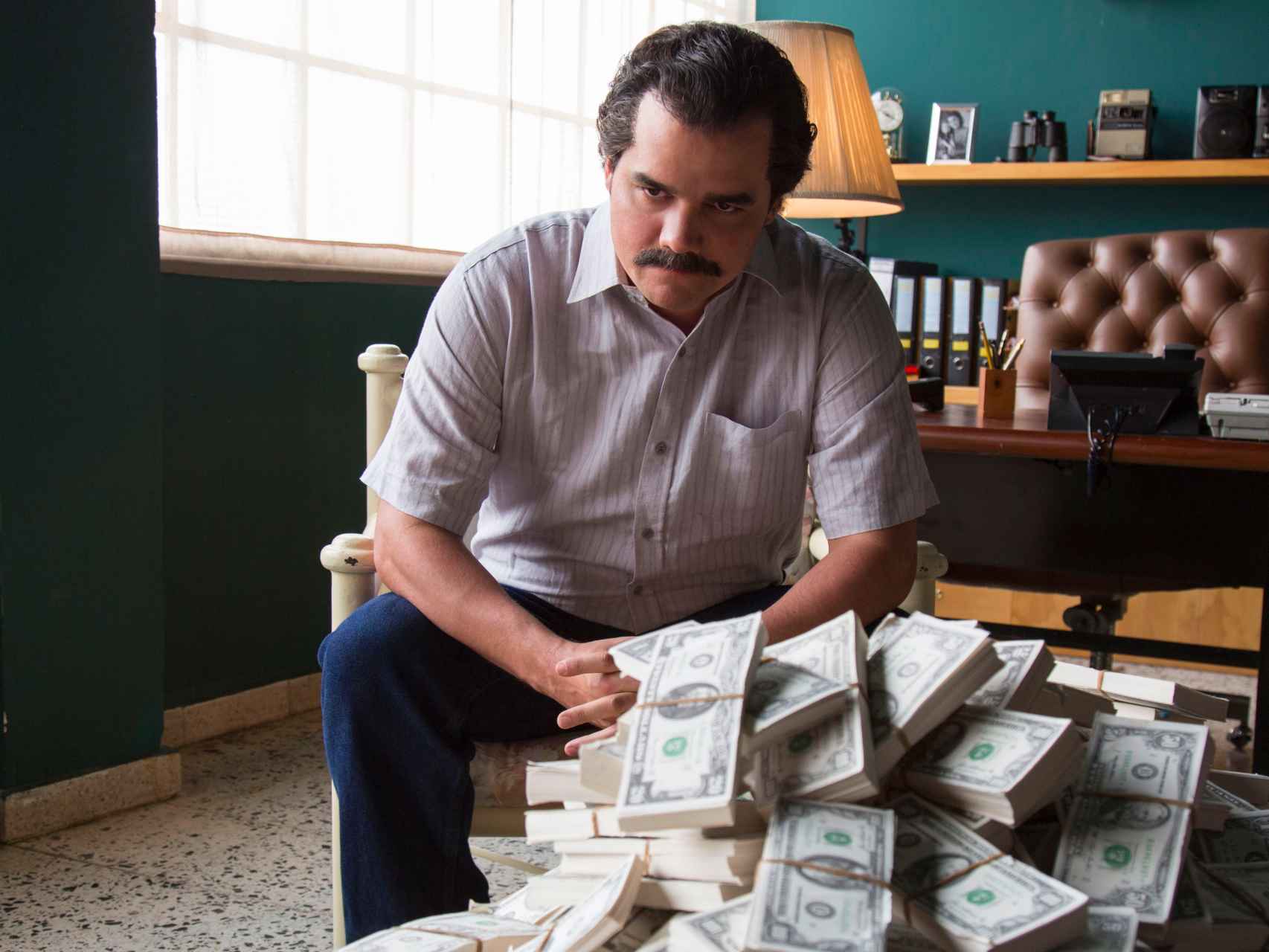 Una escena de la serie 'Narcos', con Pablo Escobar como personaje.