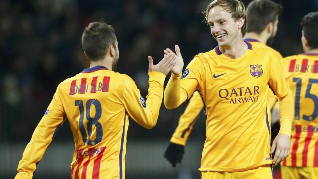 Rakitic celebra el 0-1 con sus compañeros