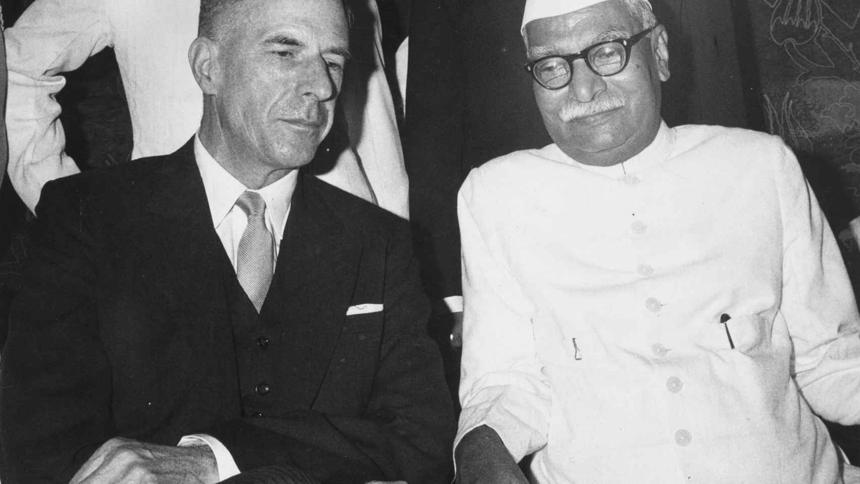 John K. Galbraith junto al presidente de India Rajeera Prasad en 1961