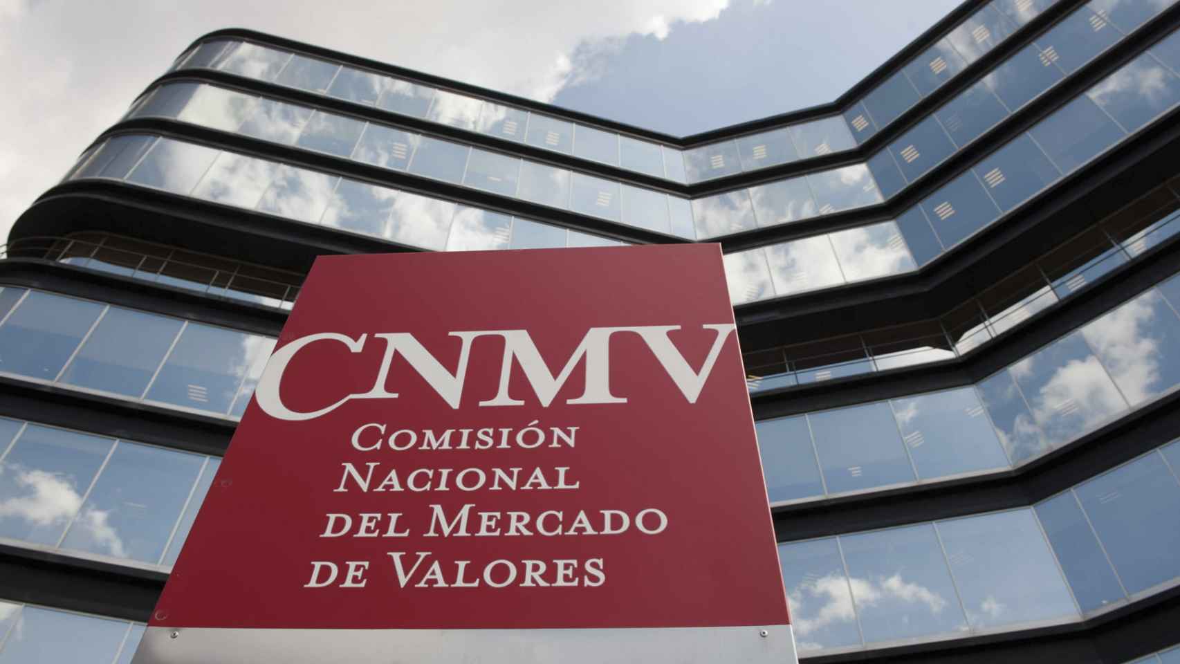 Nueva denuncia que habla de una trama corrupta en la CNMV.