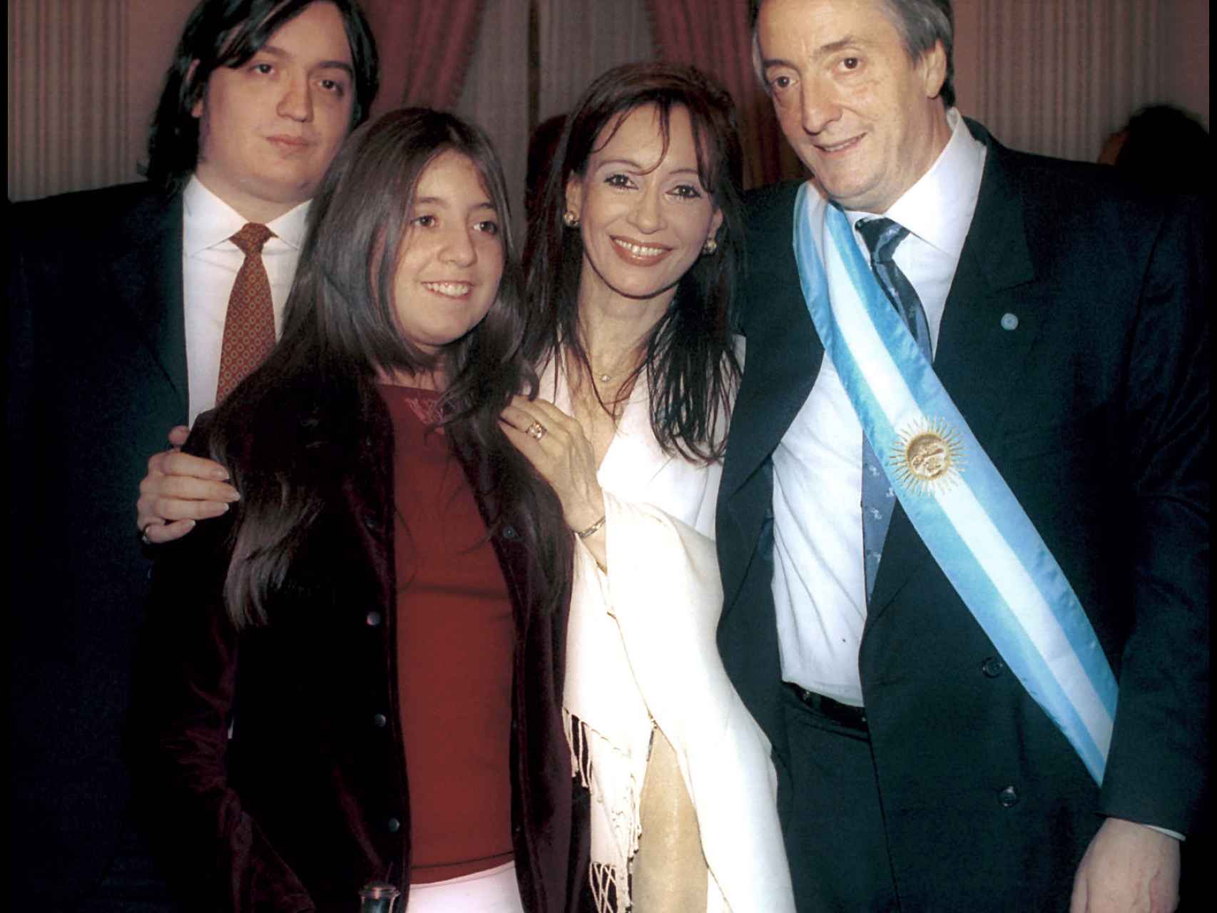 Cristina con su marido Néstor y sus hijos Florencia y Máximo