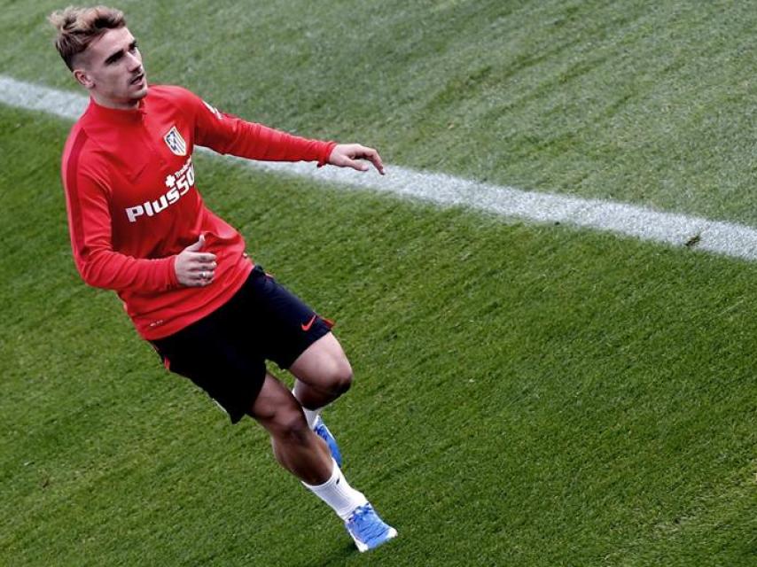 Griezmann en el entrenamiento previo al Valencia / EFE