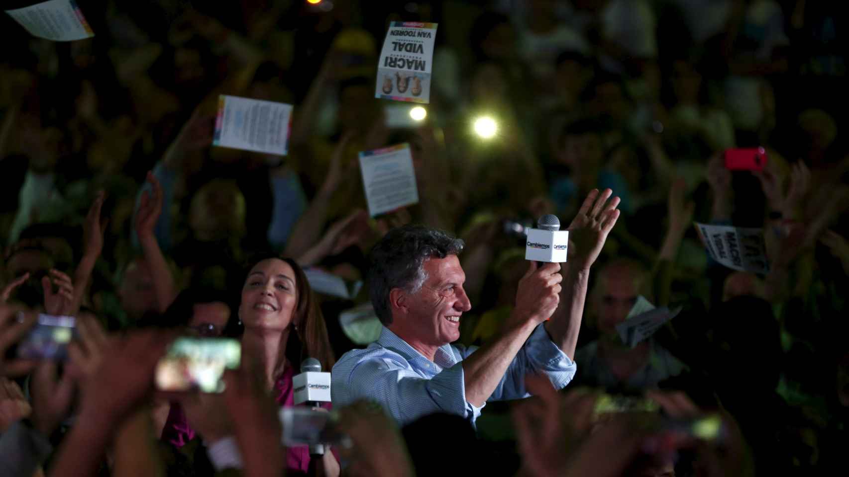 El candidato presidencial, Mauricio Macri, sonríe en un acto en Buenos Aires