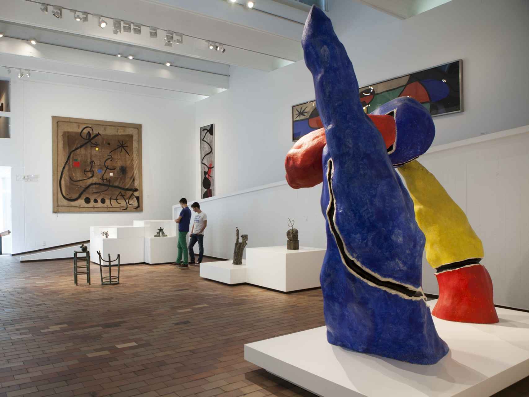 Sala de esculturas de la Fundación Joan Miró.