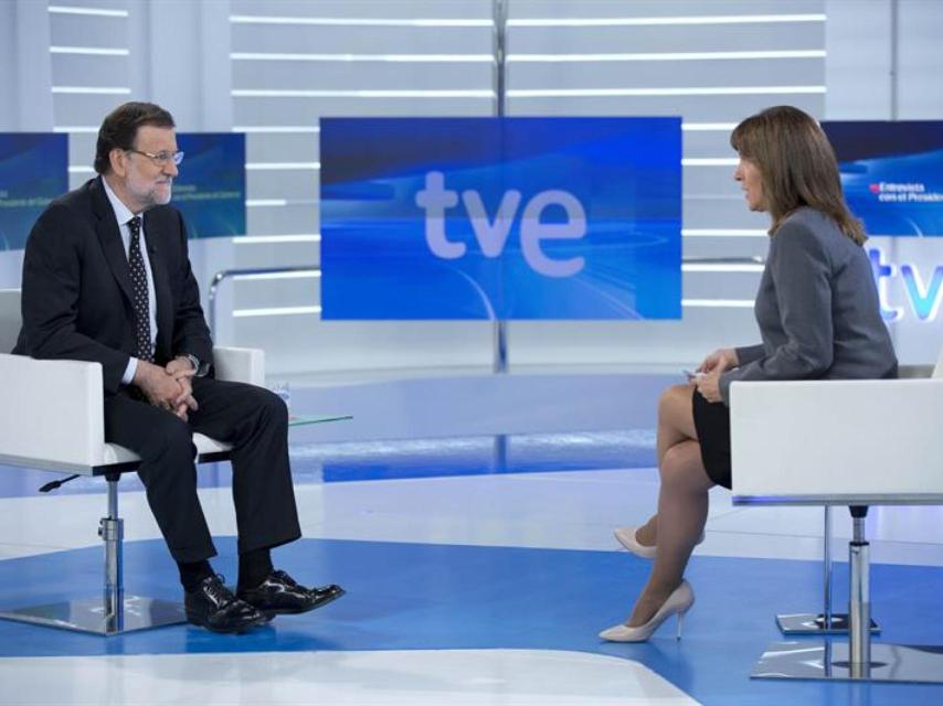Ana Blanco entrevista al presidente del Gobierno, Mariano Rajoy. / EFE