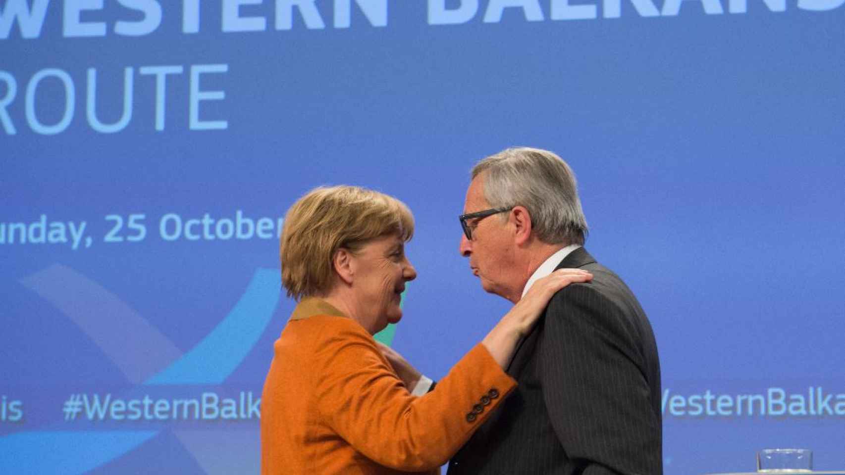 Angela Merkel y Juncker al término de la minicumbre sobre refugiados el domingo.