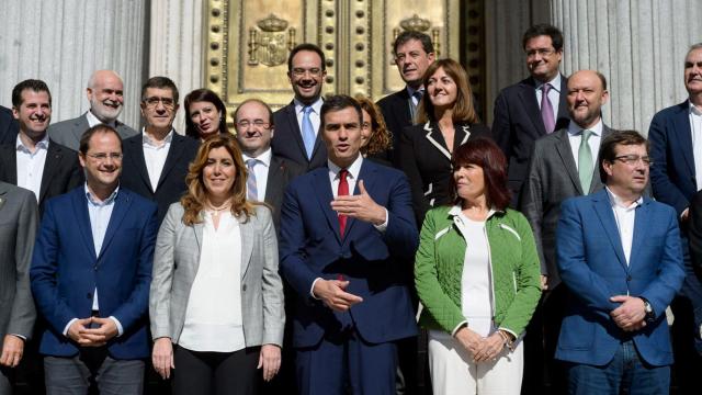 Susana Díaz y Pedro Sánchez este miércoles en la puerta de Congreso