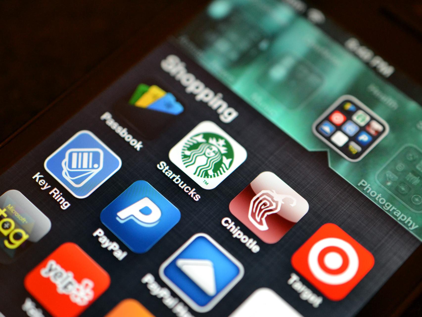 La aplicación de Paypal desplegada en un teléfono móvil.