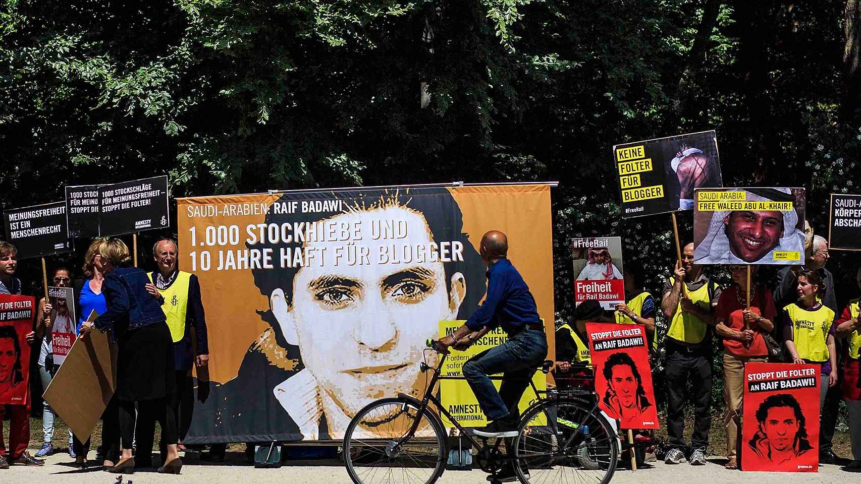 Concentración frente a la Embajada de Arabia Saudí en Berlín en apoyo al bloguero Raif Badawi