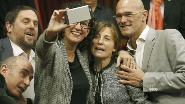 Los diputados Llach, Junqueras, Rovira y Romeva, junto a Forcadell.