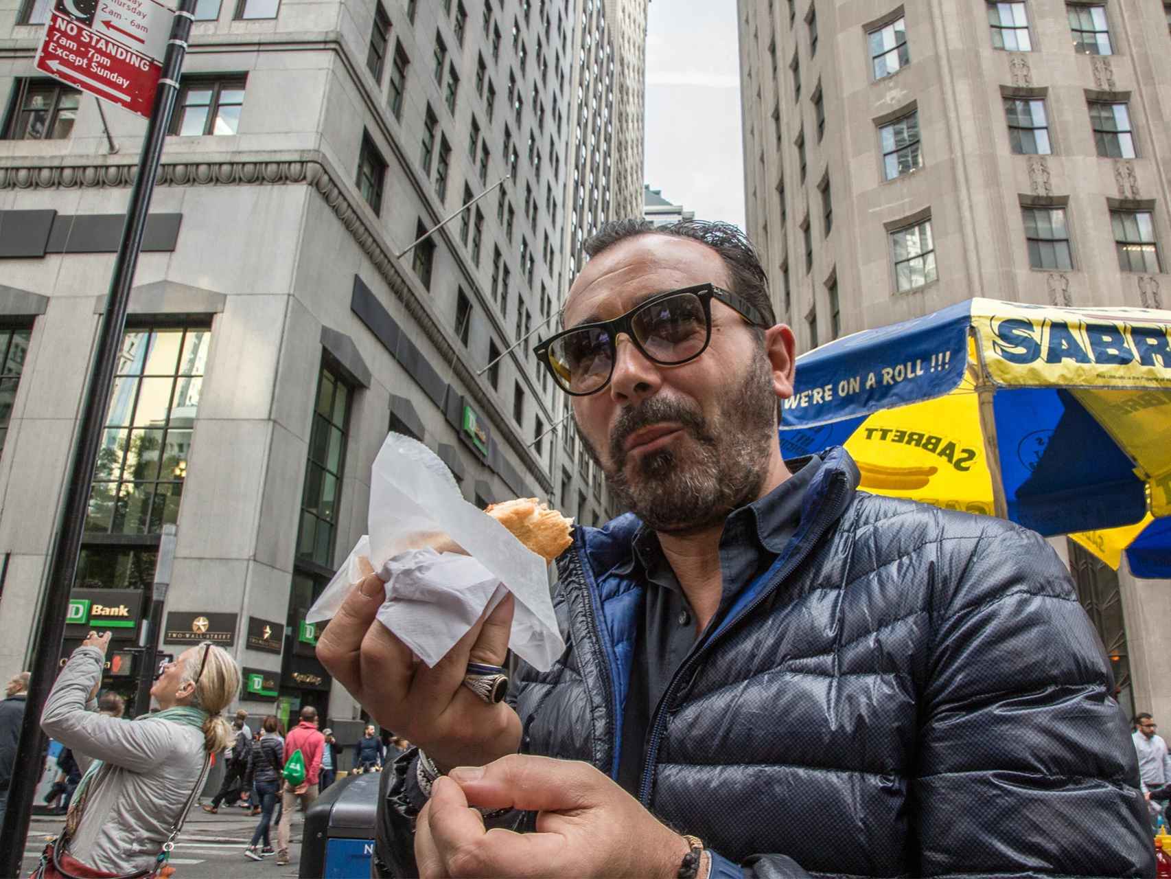 Un turista come un perrito en Manhattan.