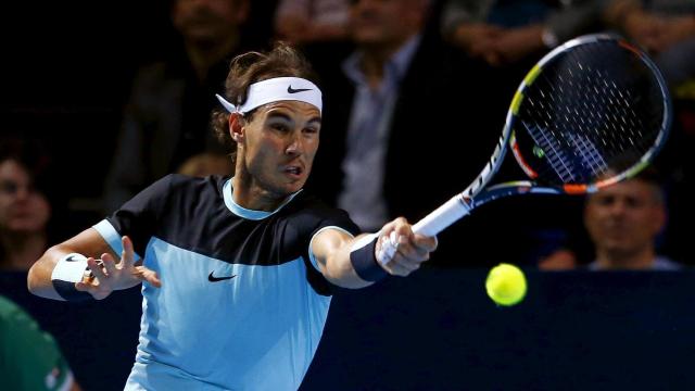 Rafa Nadal devuelve la pelota a Richard Gasquet en las semifinales de Basilea.