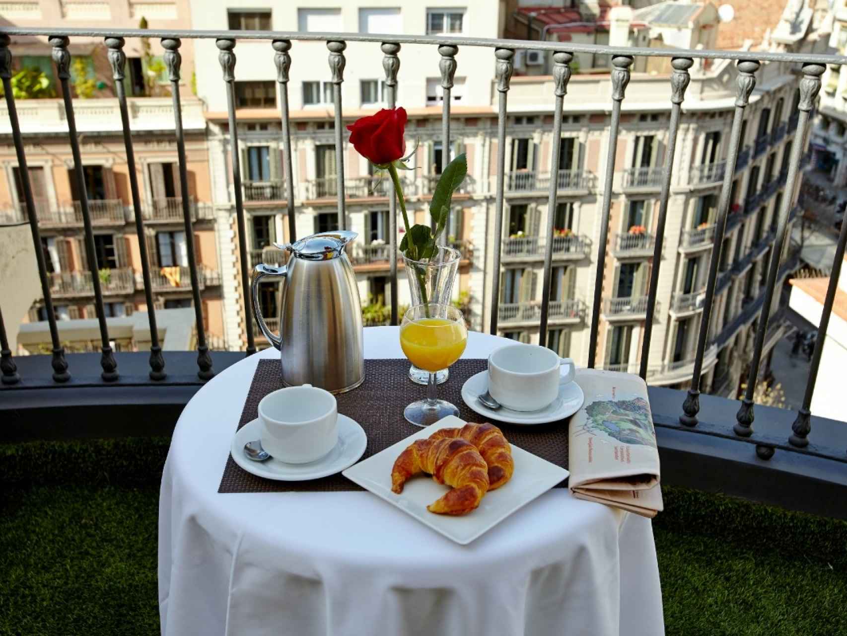 Desayuno desde la terraza de un hotel