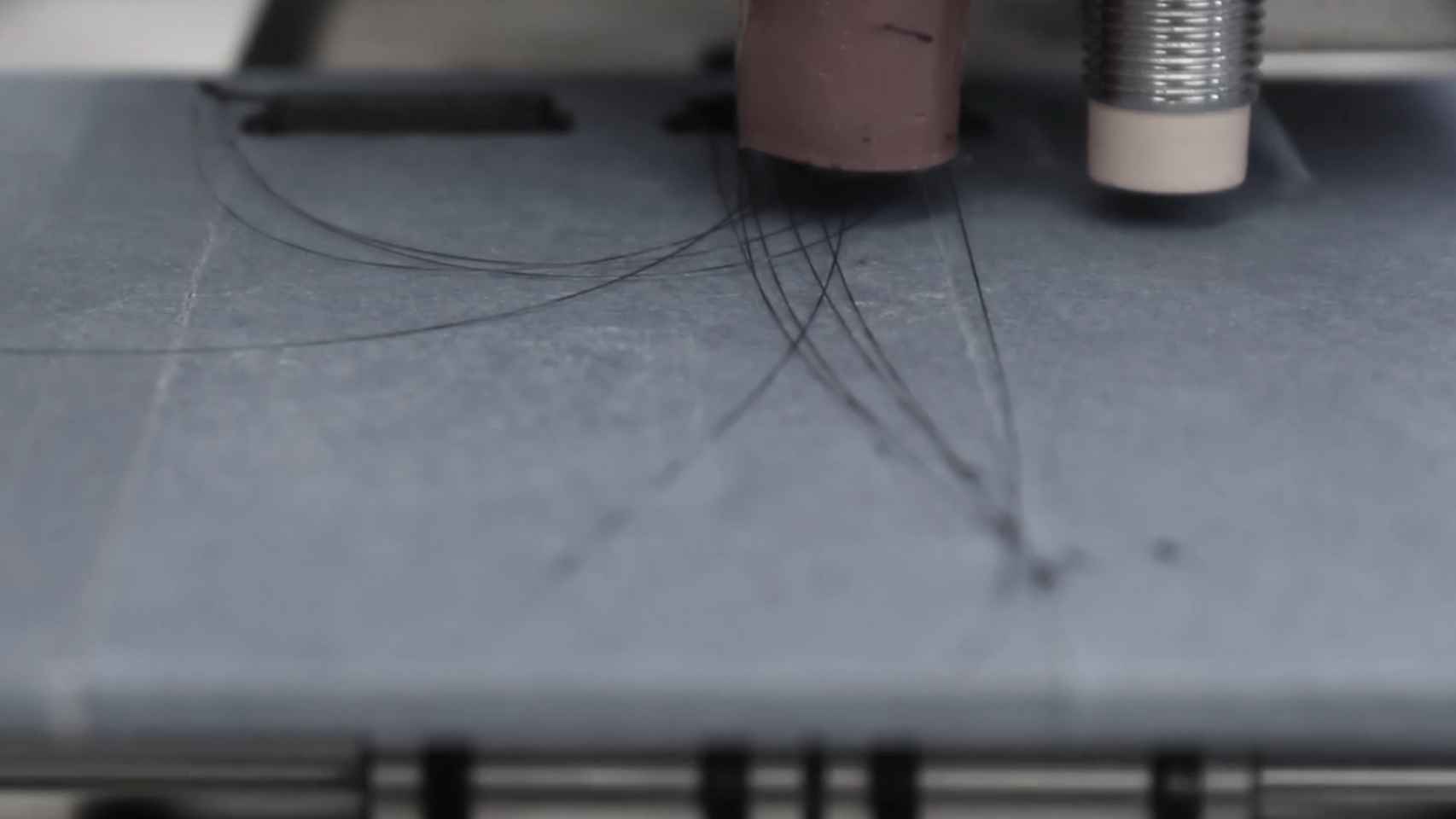 El cabezal de una impresora 3D es capaz de generar hilos.