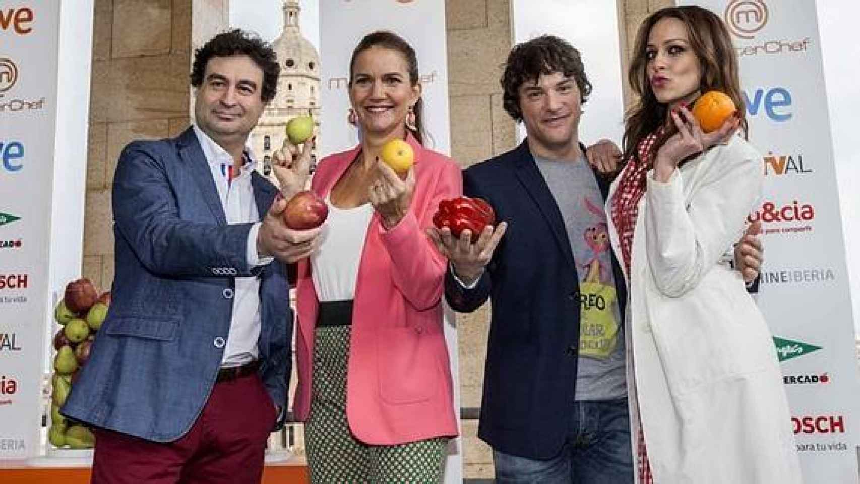 Eva González con Pepe Rodríguez, Samantha Vallejo -Nágera y Jordi Cruz