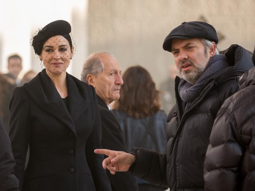 Monica Bellucci y Sam Mendes, durante el rodaje.