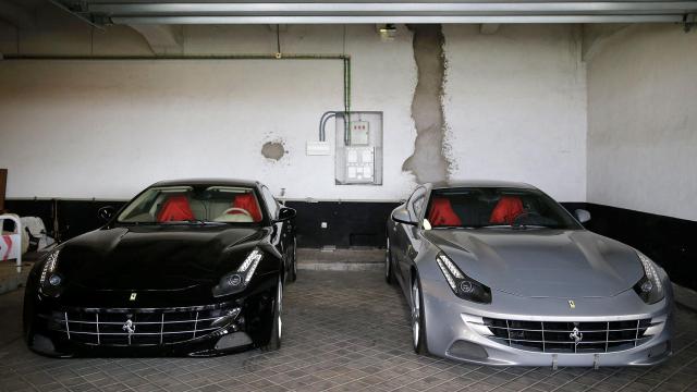 Los ferraris del rey, en el depósito de Hacienda.