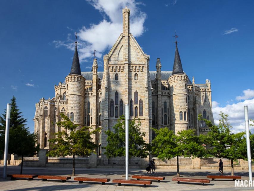 El palacio episcopal de Astorga.