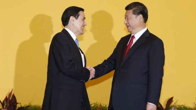 Histórico apretón de manos entre los presidentes de China y Taiwán