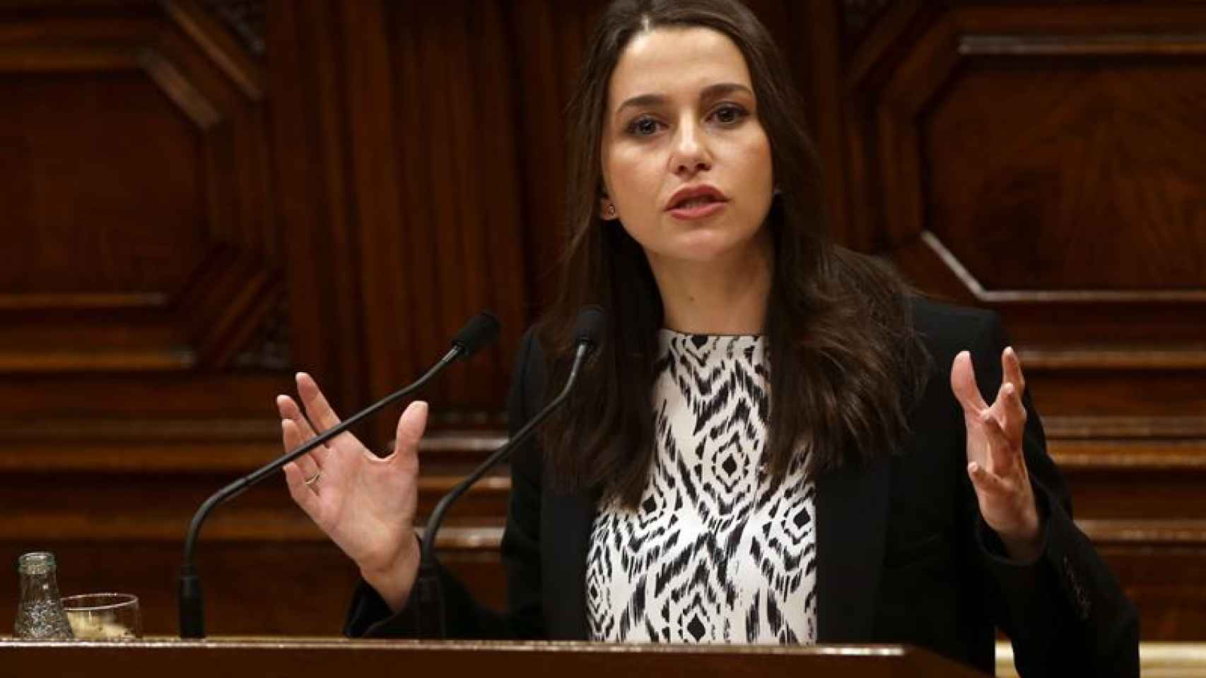 Inés Arrimadas durante su intervención en el Parlament