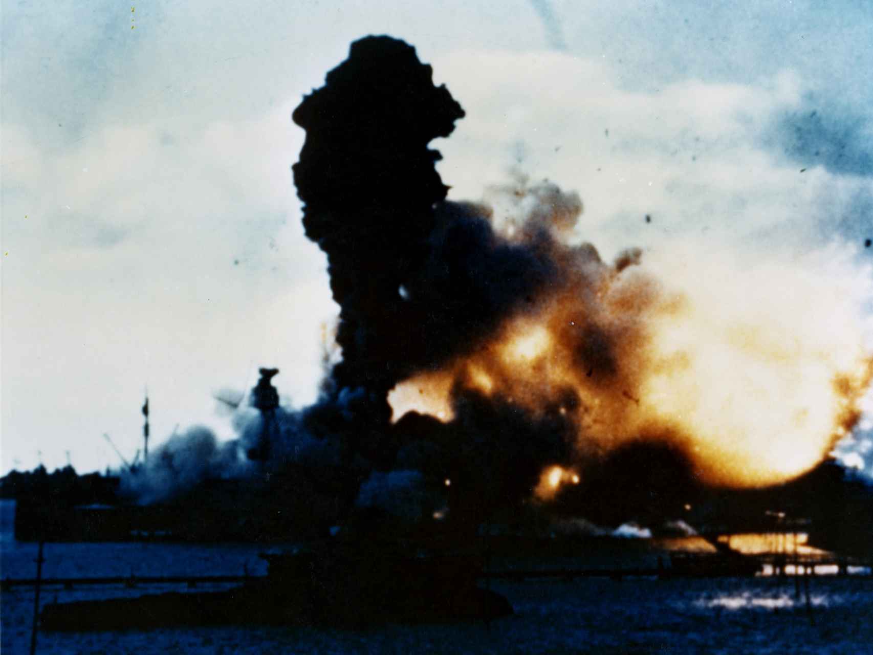 Imagen coloreada del ataque a Pearl Harbour