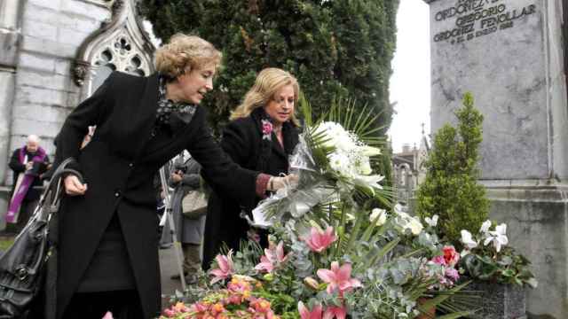 Consuelo Ordóñez (d) y Ana Iribar en uno de los homenajes a Gregorio Ordóñez