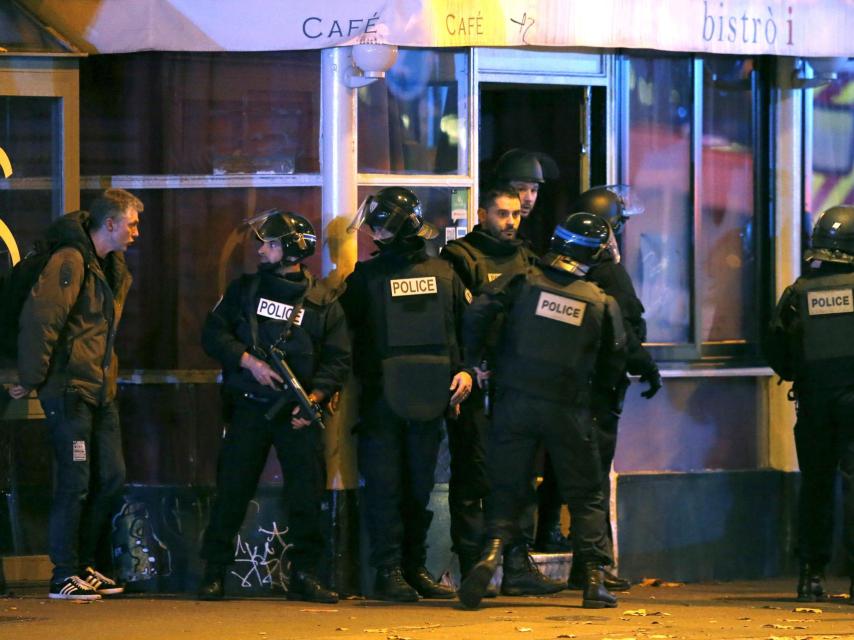 Policías antes del asalto del Bataclan.