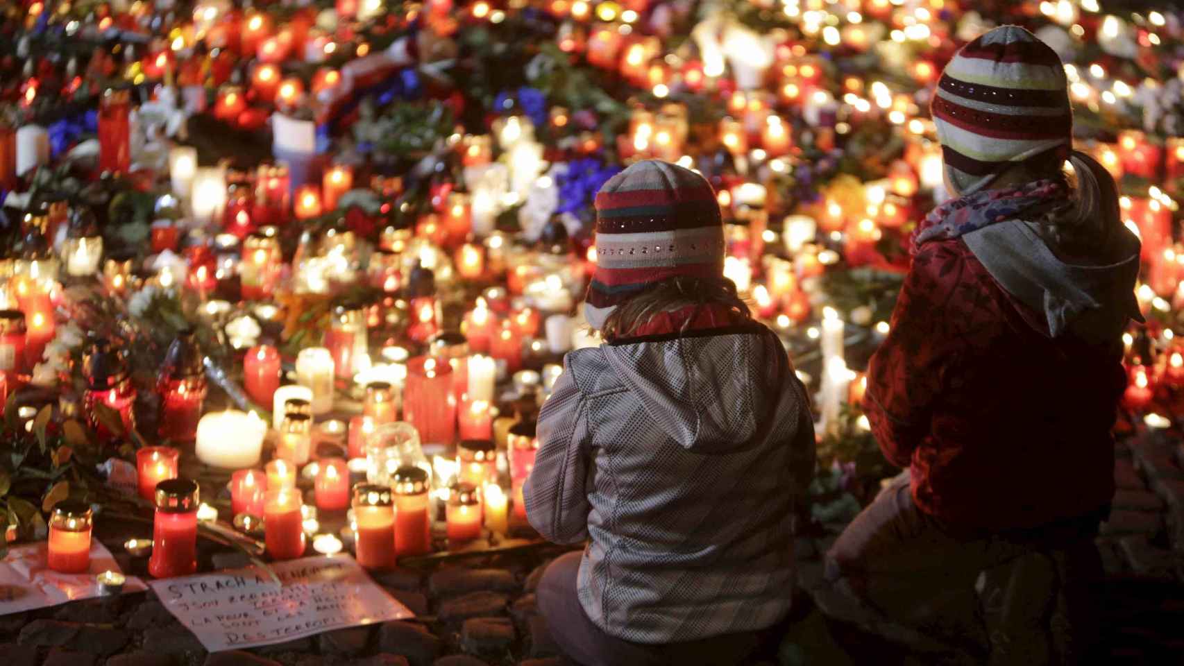 Los lugares de los atentados se han convertido en zonas de peregrinaje para recordar a las víctimas
