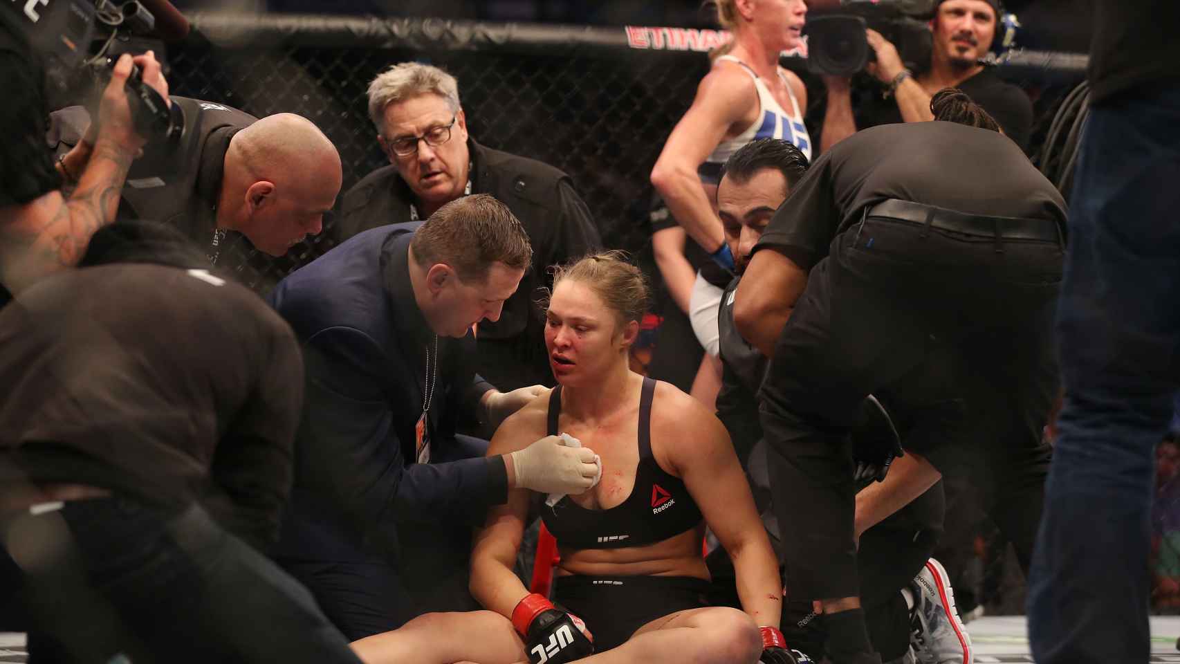 Ronda Rousey tras el combate contra Holly Holm / Quinn Rooney / Getty Images