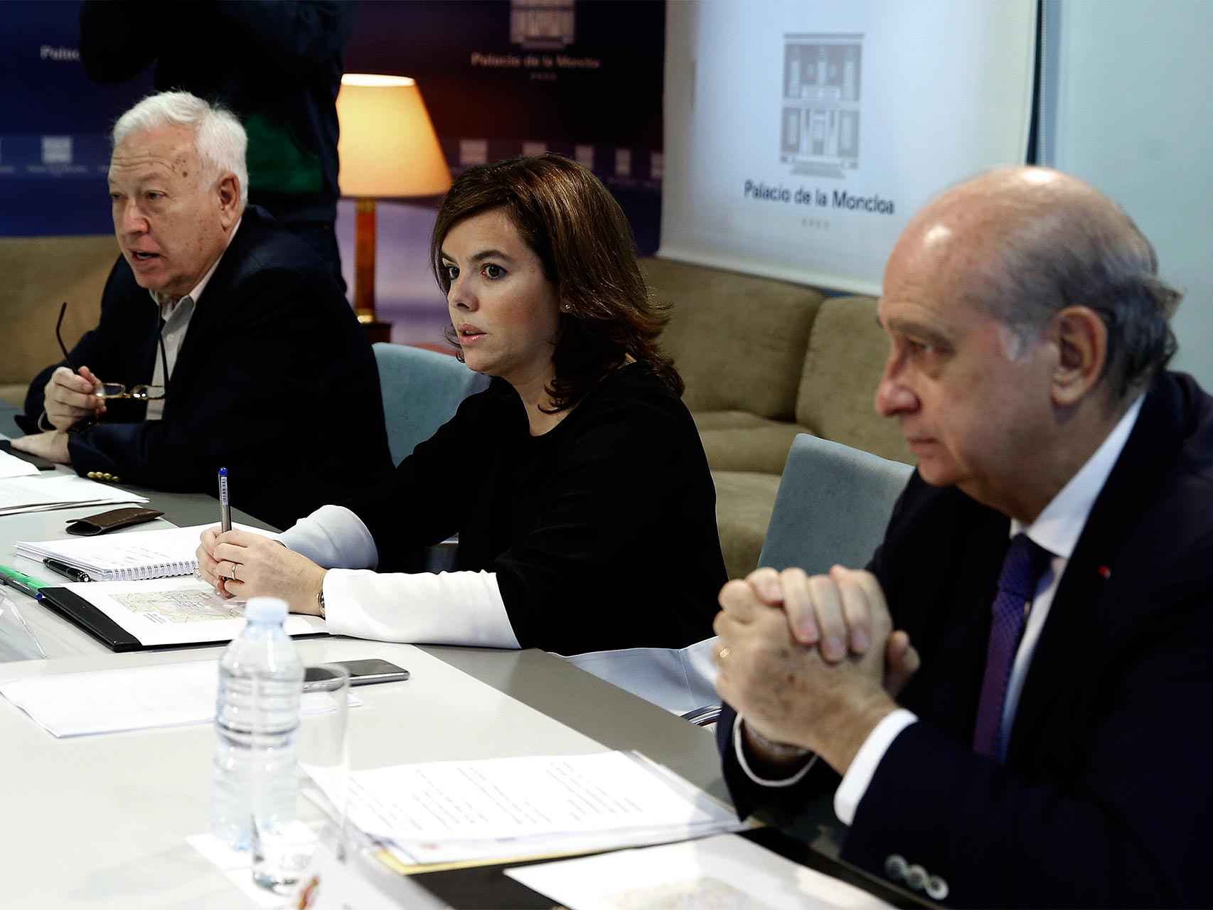 Margallo (izq.), junto a S. de Santamaría y Fernández Díaz, este domingo.