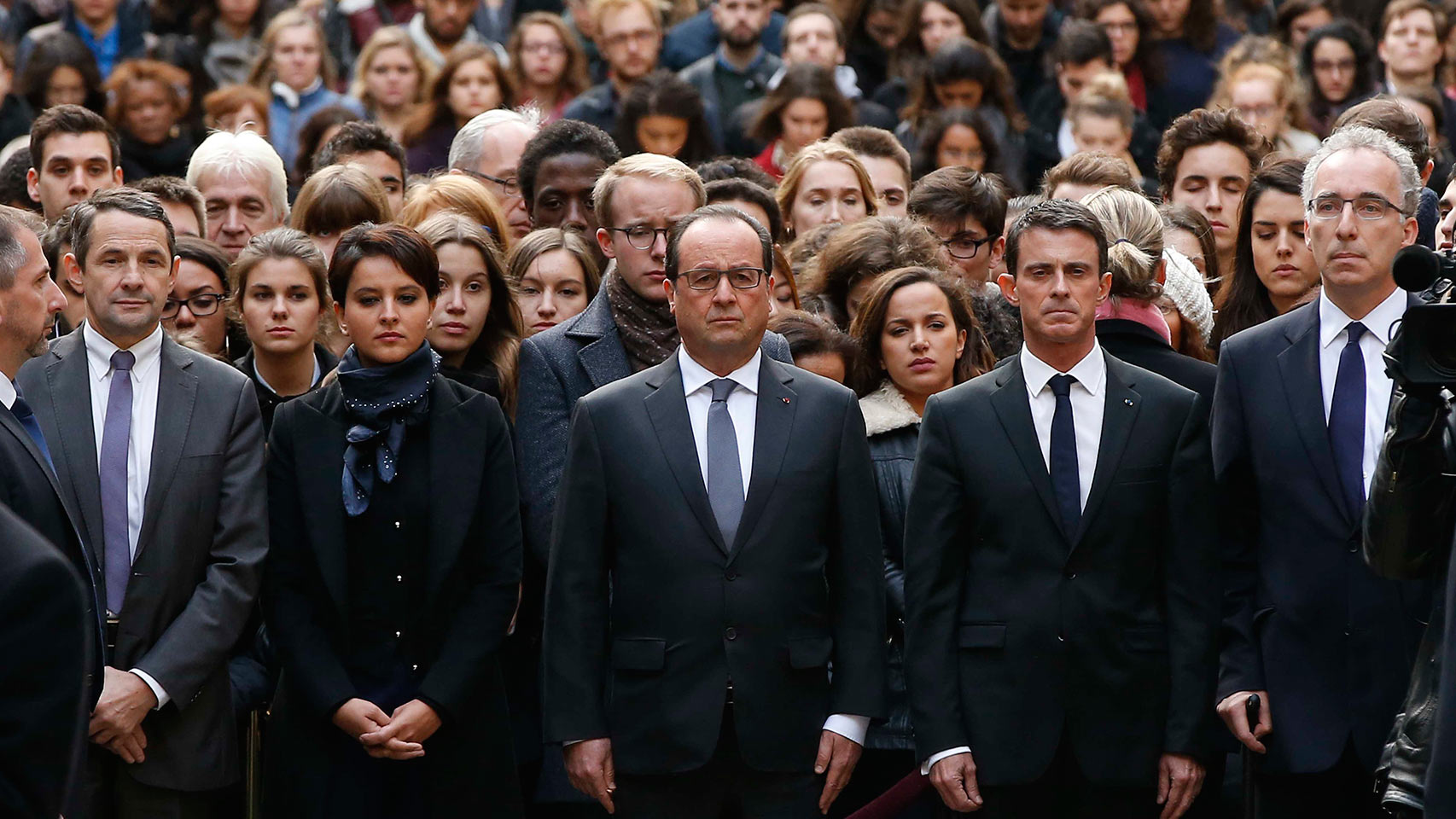 Hollande, junto a otros miembros del Gobierno, en un acto en La Sorbona.