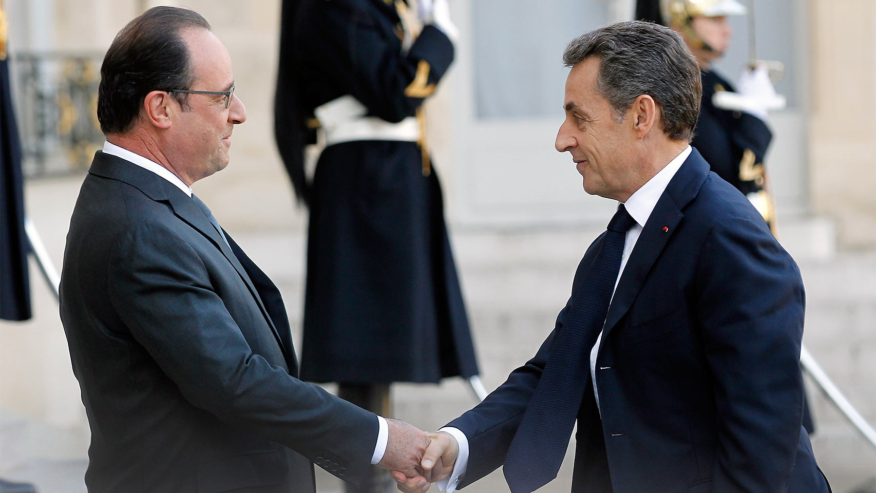 Hollande y Sarkozy, la mañana del lunes en El Elíseo.