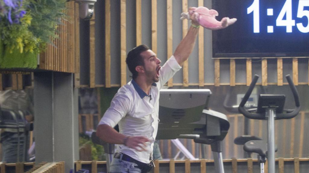 Suso celebra ganar la inmunidad escondida por Aless Gibaja en 'GH16' (Goyo Conde)