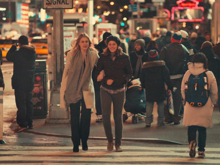 Greta Gerwig y Lola Kirke interpretan a Brooke y Lola.