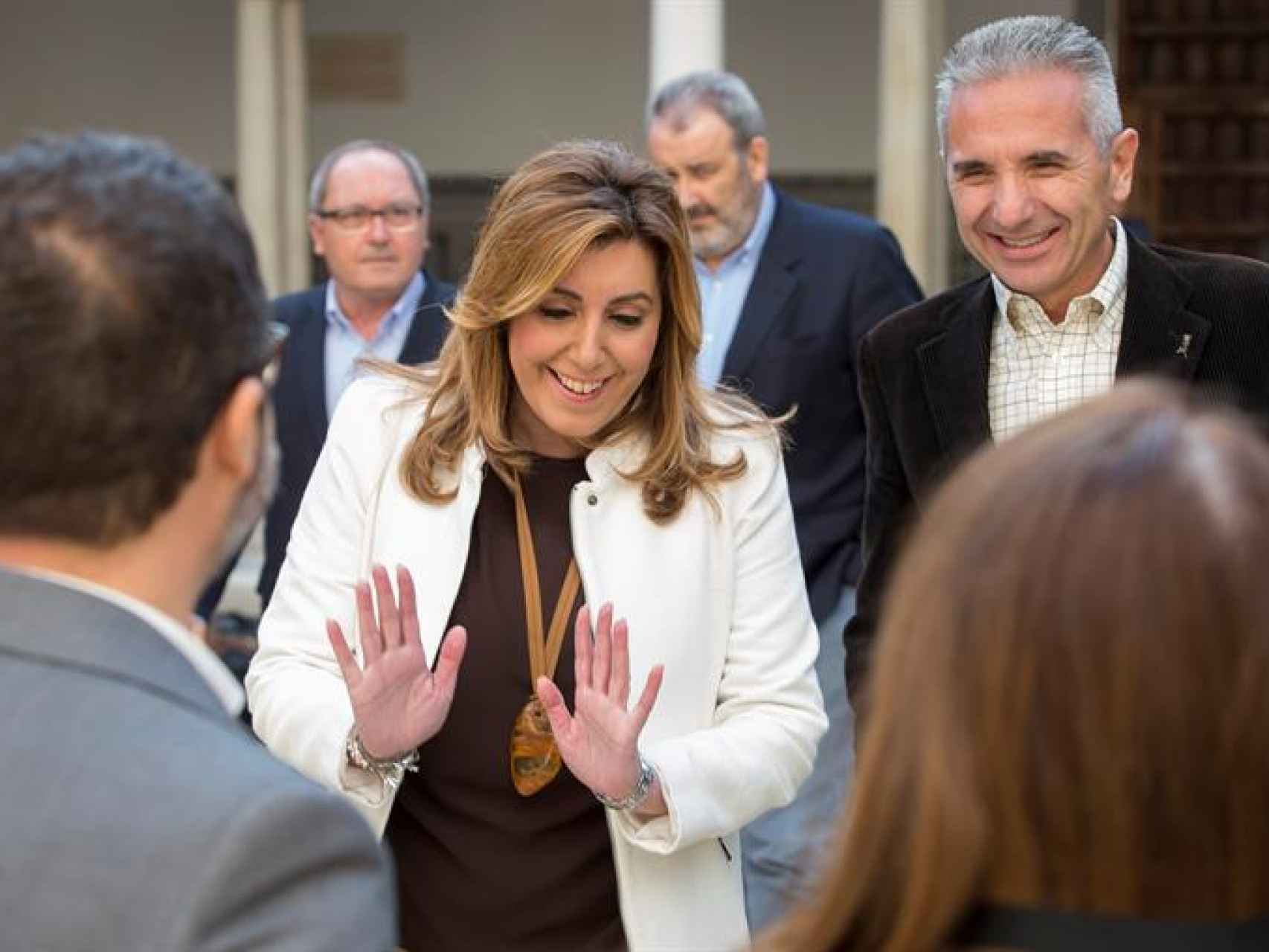 Susana Díaz, este jueves en los pasillos del parlamento andaluz.