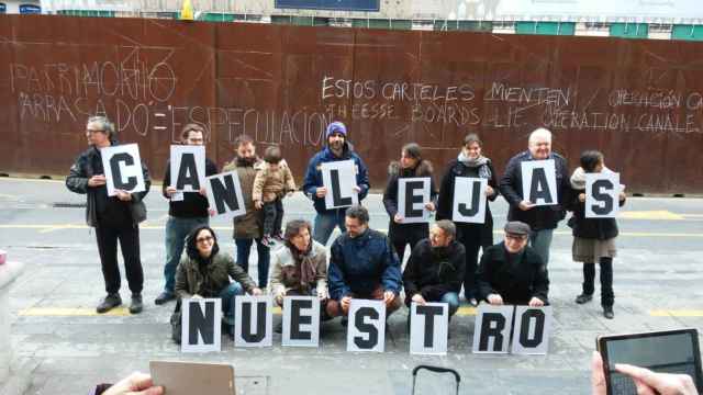 Un momento de la protesta contra la impunidad del derribo de Canalejas.