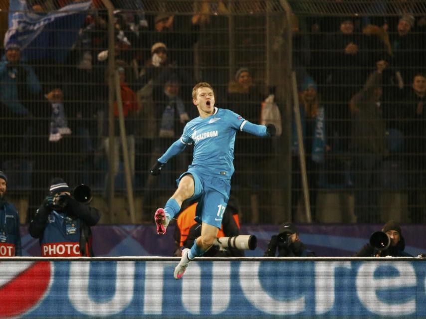 Shatov celebra su gol ante el Valencia.