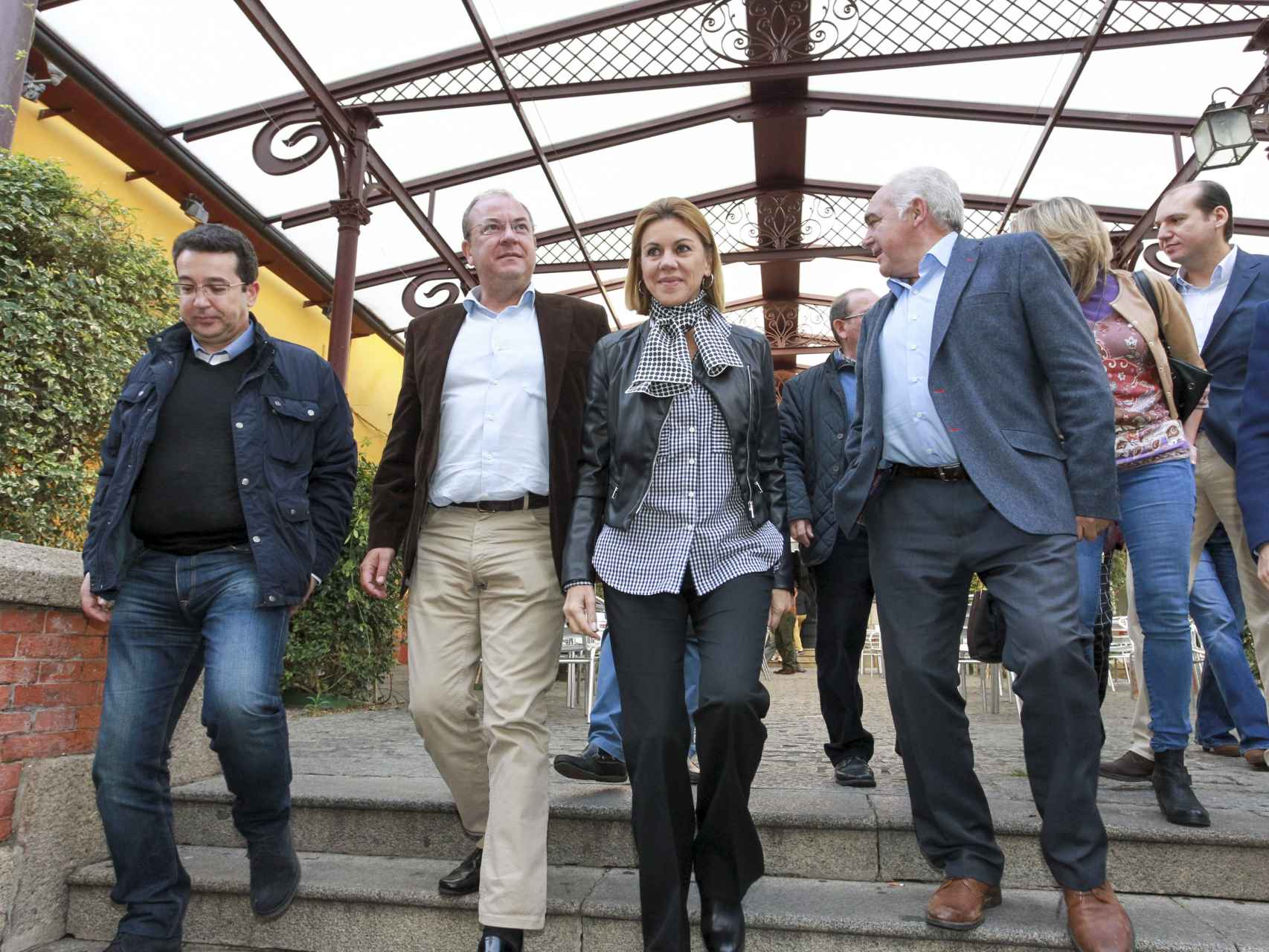 El líder del PP en Extremadura con María Dolores de Cospedal.