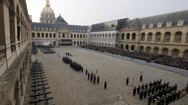 Los Inválidos ha sido el escenario de la ceremonia solemne por los muertos.