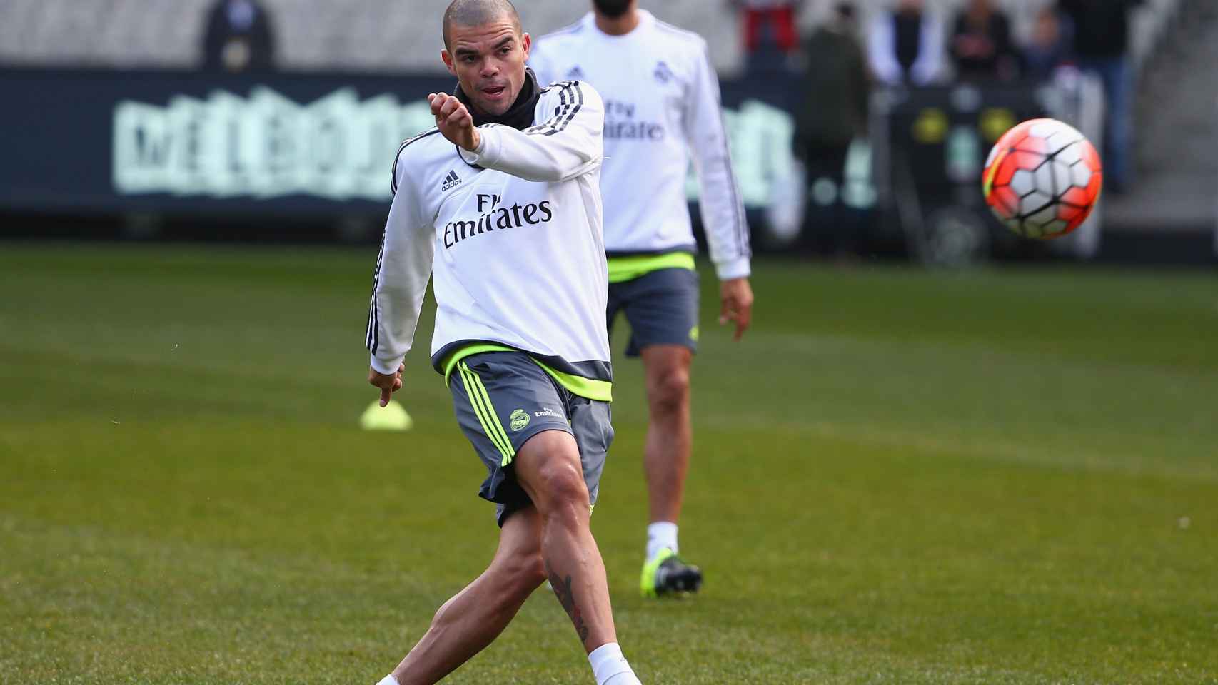 Pepe y Arbeloa durante un entrenamiento del Real Madrid